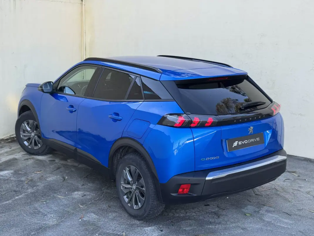 Peugeot e-2008 2022 - 16990 EUR, 109000 km - AUTO.MOTO.pt - 109000km - foto 6 de 12