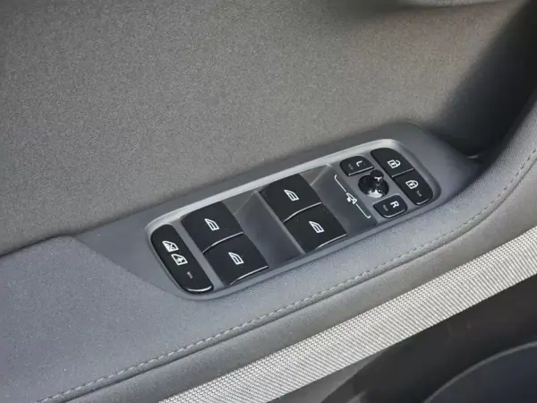 Polestar 2 2022 - 28499 EUR, 87850 km - 87850km - foto 9 de 47