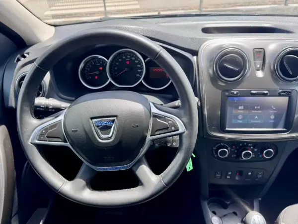Dacia Sandero 2017 - 11500 EUR, 125170 km - AUTO.MOTO.pt - 125170km - foto 12 de 24
