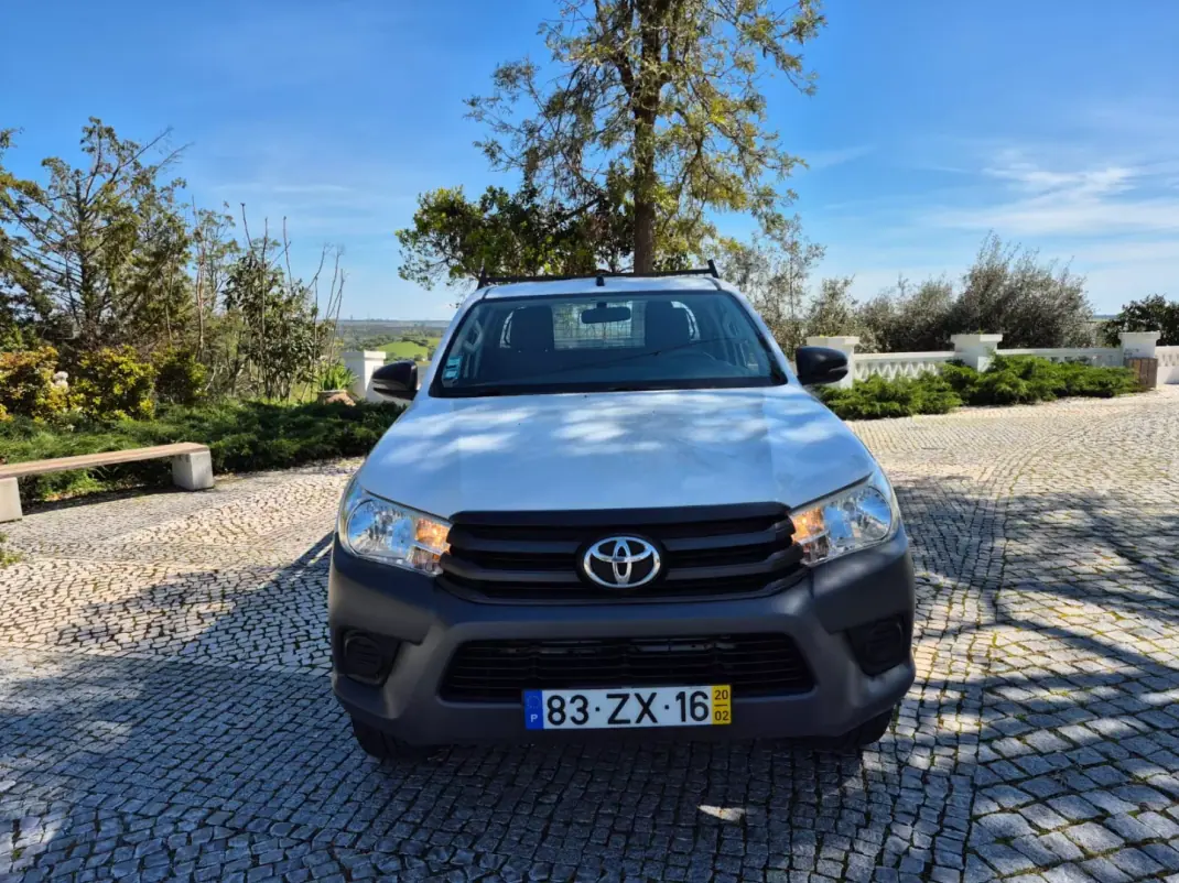 Toyota HILUX 2.4 D-4D 4WD CE CH 3L 2020 - 21750 EUR, 215046 km - AUTO.MOTO.pt - 215046km - foto 2 de 20