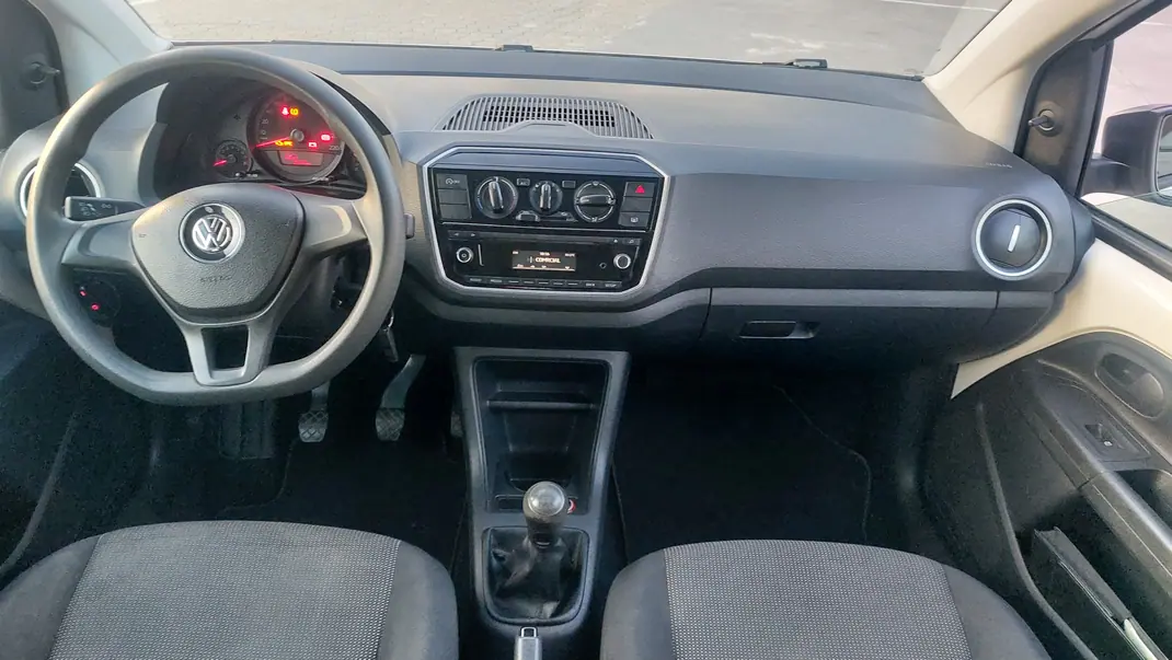 Volkswagen Up! 2016 - 6500 EUR, 85000 km - AUTO.MOTO.pt - 85000km - foto 7 de 13