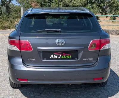 Toyota Avensis SW 2010 - 6900 EUR, 274056 km - AUTO.MOTO.pt - 274056km - foto 8 de 21