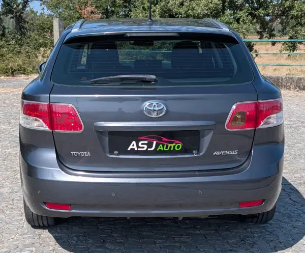 Toyota Avensis SW 2010 - 6900 EUR, 274056 km - AUTO.MOTO.pt - 274056km - foto 8 de 21
