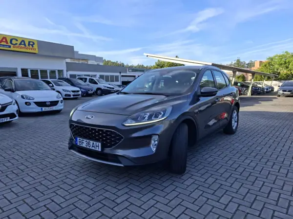 Ford Kuga 2021 - 21000 EUR, 59800 km - AUTO.MOTO.pt - 59800km - foto 2 de 36