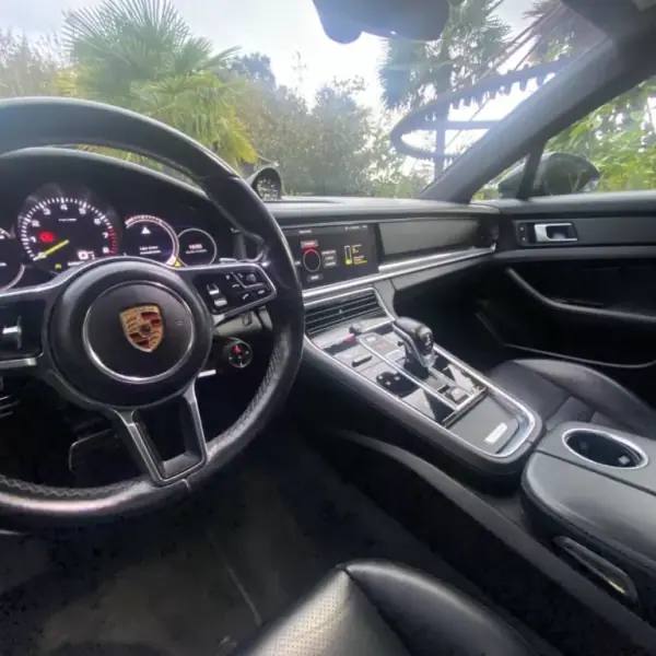 Porsche Panamera Sport Turismo 2019 - 69990 EUR, 210000 km - AUTO.MOTO.pt - 210000km - foto 20 de 50