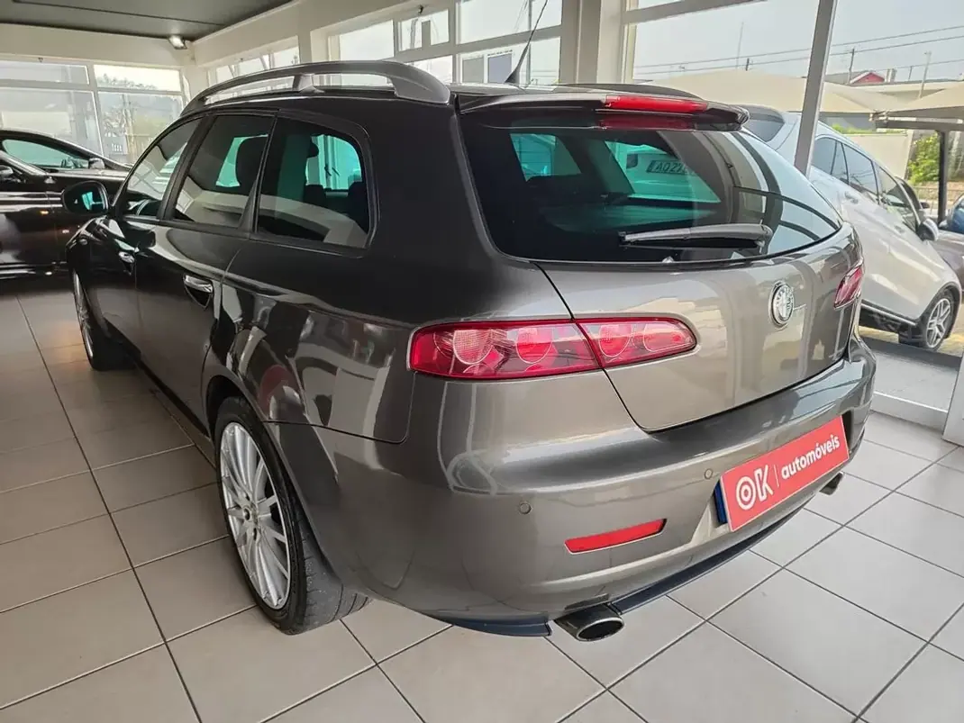 Alfa Romeo 159 Sportwagon 2008 - 7250 EUR, 221050 km - AUTO.MOTO.pt - 221050km - foto 7 de 37