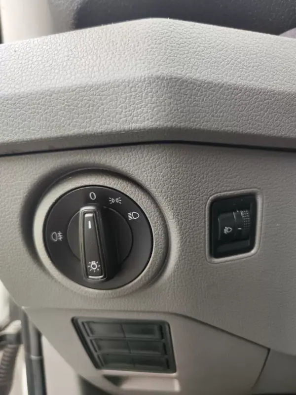 VW Crafter 2.0 TDi L4H3 2019 - 17980 EUR, 250000 km - AUTO.MOTO.pt - 250000km - foto 18 de 32