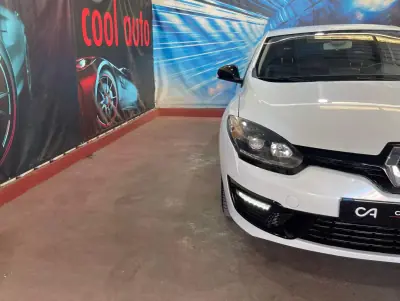 Renault Mégane Coupe 2014 - 9750 EUR, 182000 km - AUTO.MOTO.pt - 182000km - foto 12 de 44