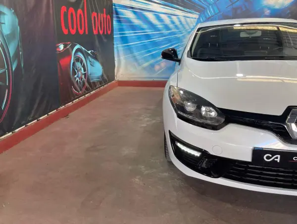 Renault Mégane Coupe 2014 - 9750 EUR, 182000 km - AUTO.MOTO.pt - 182000km - foto 12 de 44