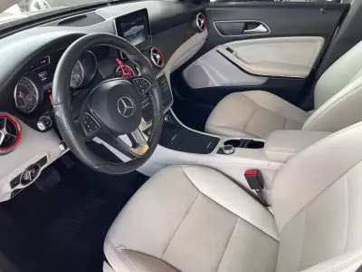 Mercedes-Benz CLA 200 2015 - 14900 EUR, 300000 km - AUTO.MOTO.pt - 300000km - foto 7 de 14