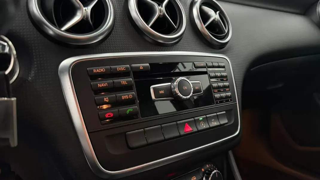 Mercedes-Benz A 180 2014 - 13990 EUR, 259250 km - AUTO.MOTO.pt - 259250km - foto 17 de 29