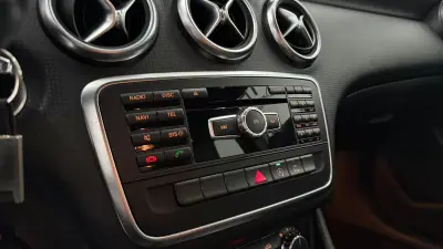 Mercedes-Benz A 180 2014 - 13990 EUR, 259250 km - AUTO.MOTO.pt - 259250km - foto 17 de 29