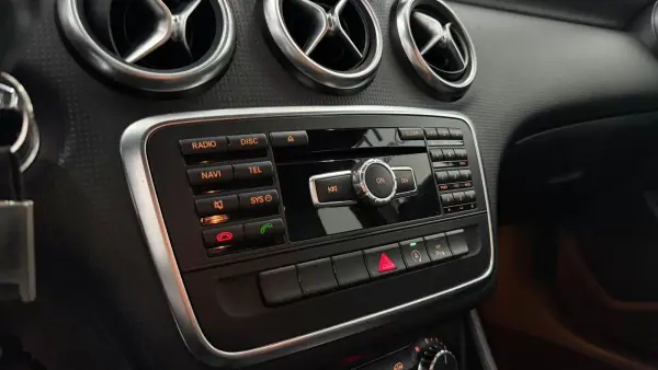 Mercedes-Benz A 180 2014 - 13990 EUR, 259250 km - AUTO.MOTO.pt - 259250km - foto 17 de 29