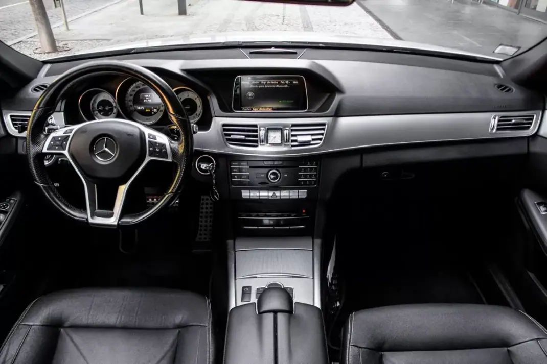 Mercedes-Benz E 250 2016 - 23750 EUR, 215762 km - AUTO.MOTO.pt - 215762km - foto 33 de 39