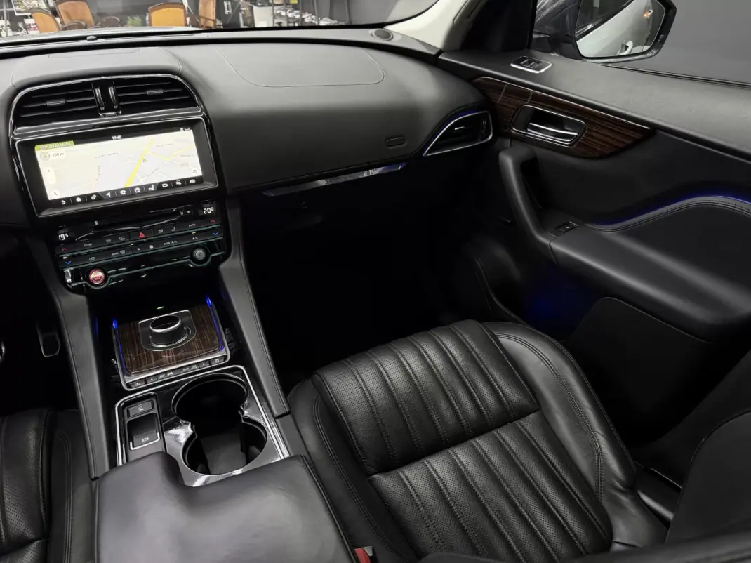 Jaguar F-Pace 2017 - 27950 EUR, 141687 km - 141687km - foto 31 de 48