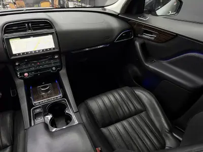 Jaguar F-Pace 2017 - 27950 EUR, 141687 km - 141687km - foto 31 de 48