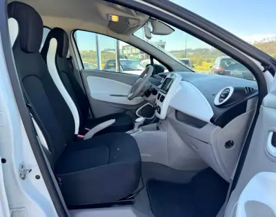 Renault Zoe 2017 - 10550 EUR, 98529 km - AUTO.MOTO.pt - 98529km - foto 14 de 18