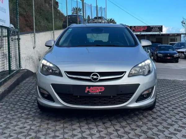 Opel Astra Sports Tourer 2013 — photo 2 of 16