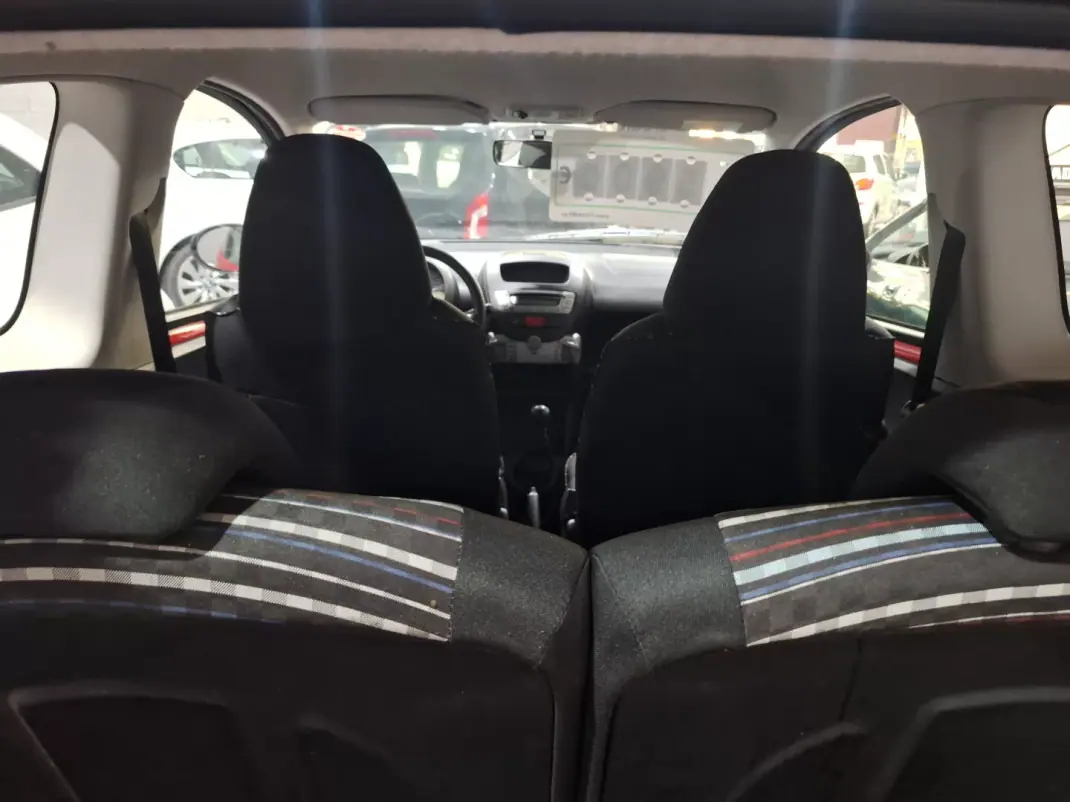 Citroën C1 2013 - 5900 EUR, 129862 km - AUTO.MOTO.pt - 129862km - foto 5 de 11