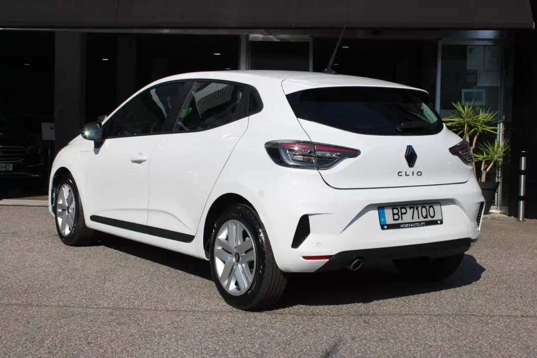 Renault Clio 2024 - 18750 EUR, 1753 km - AUTO.MOTO.pt - 1753km - foto 3 de 22