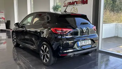 Renault Clio 2023 - 14499 EUR, 111021 km - AUTO.MOTO.pt - 111021km - foto 4 de 28