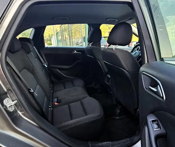 Mercedes-Benz B 180 2014 - 13999 EUR, 160000 km - AUTO.MOTO.pt - 160000km - foto 8 de 25