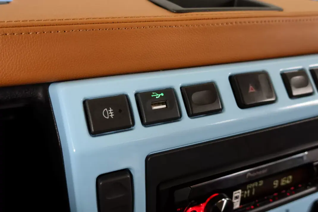 Land Rover Defender 2002 - 75000 EUR, 144875 km - AUTO.MOTO.pt - 144875km - foto 17 de 21