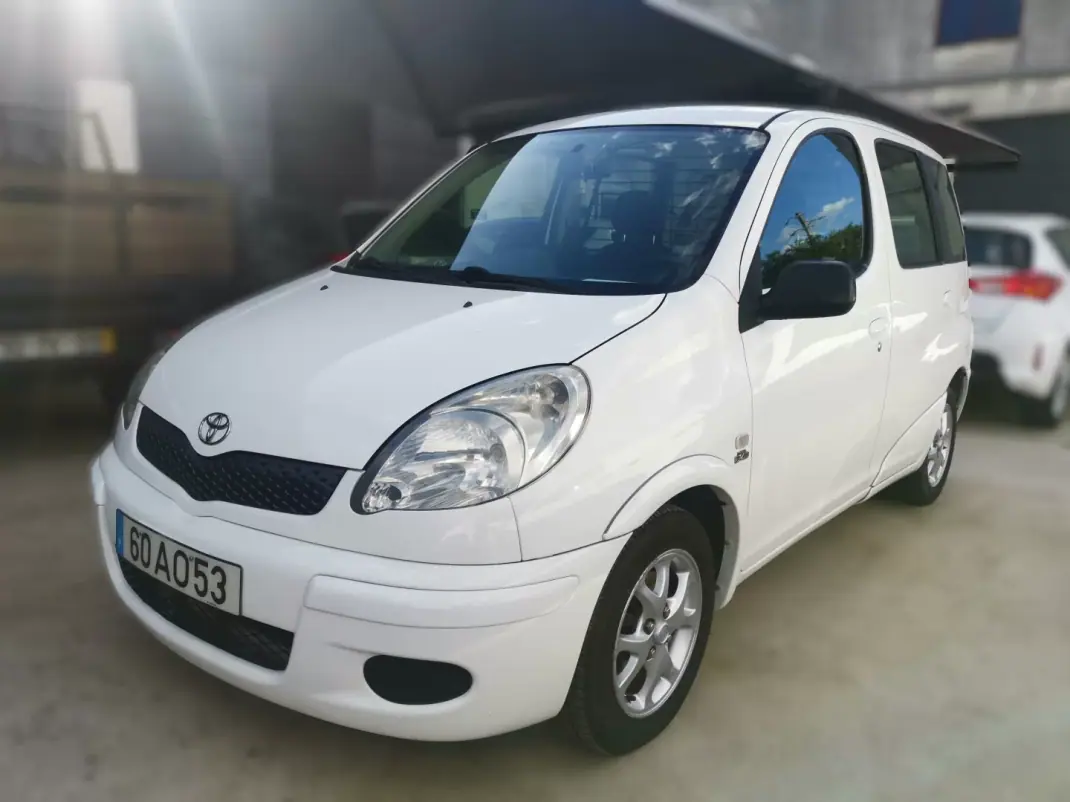 Toyota 2005 - 6500 EUR, 355238 km - AUTO.MOTO.pt - 355238km - foto 3 de 7