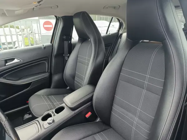 Mercedes-Benz GLA 180 2015 - 22500 EUR, 120000 km - AUTO.MOTO.pt - 120000km - foto 17 de 28