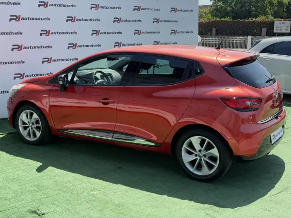 Renault Clio 2018 - 9990 EUR, 156000 km - AUTO.MOTO.pt - 156000km - foto 4 de 18