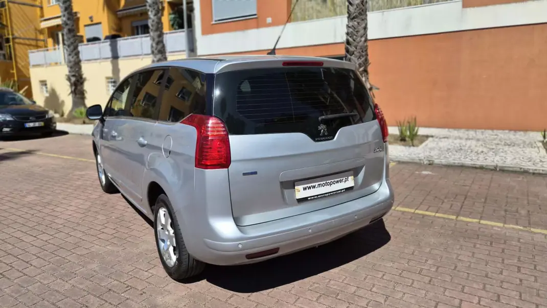 Peugeot 5008 2016 - 8980 EUR, 192000 km - AUTO.MOTO.pt - 192000km - foto 13 de 15
