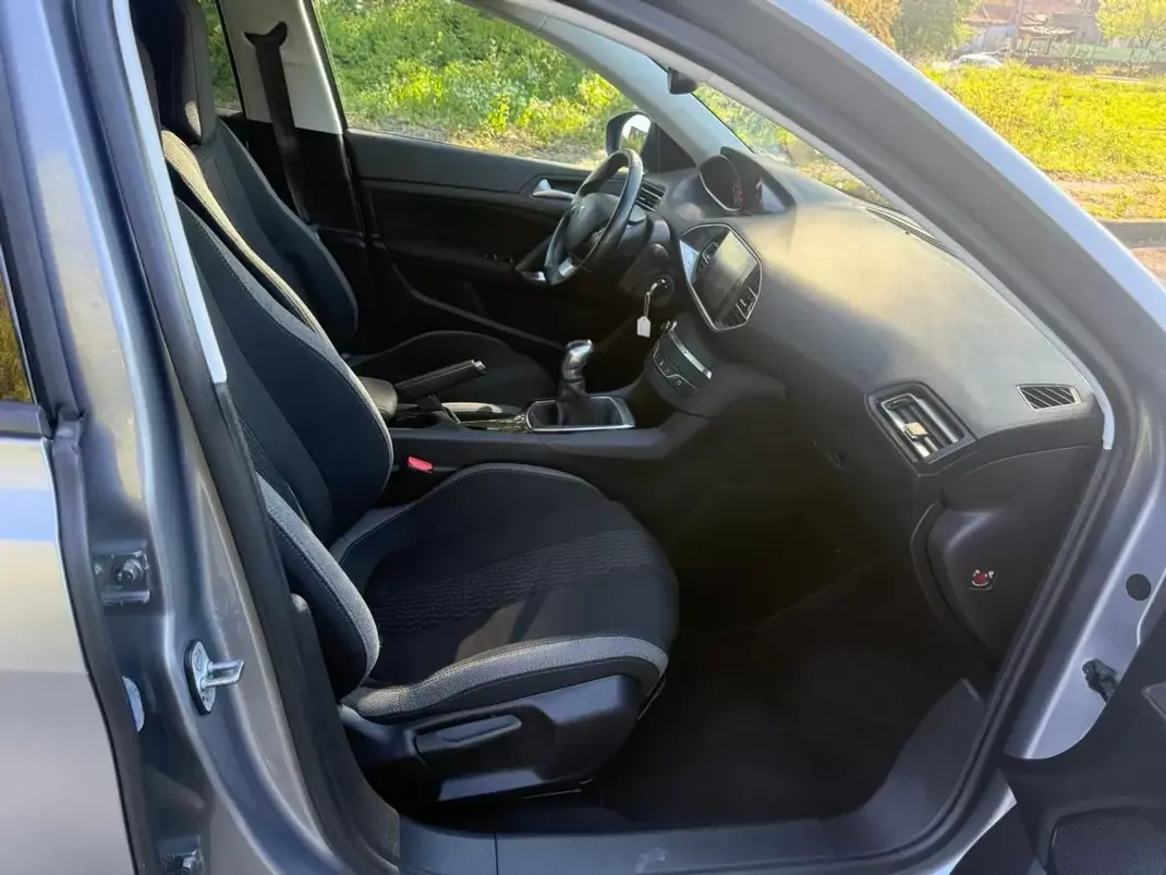 Peugeot 308 SW 2016 - 9450 EUR, 192000 km - AUTO.MOTO.pt - 192000km - foto 12 de 24