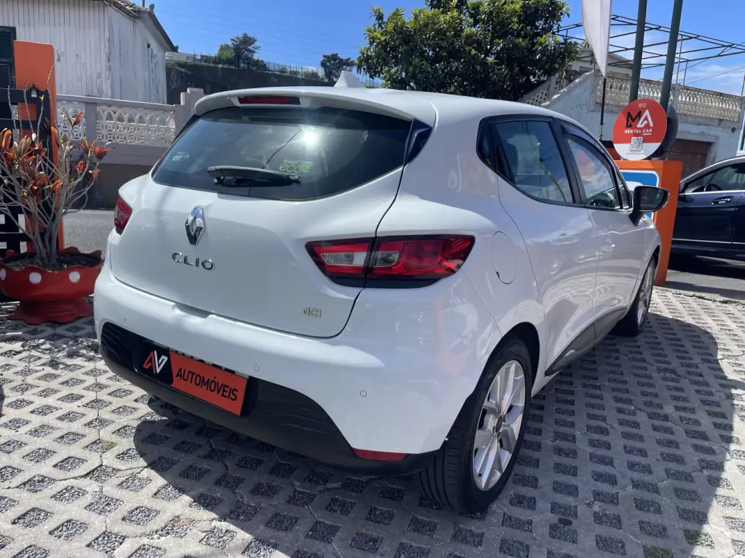 Renault Clio 2015 - 8950 EUR, 234122 km - AUTO.MOTO.pt - 234122km - foto 7 de 12