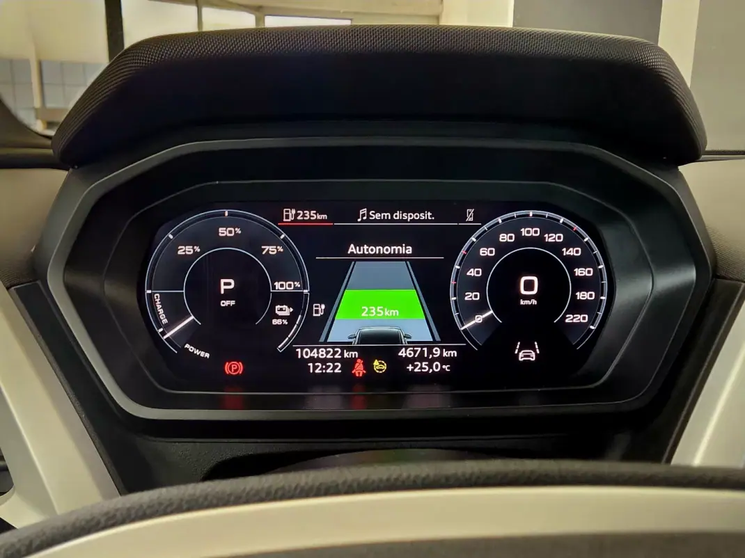 Audi Q4 e-tron 2021 - 26990 EUR, 104822 km - AUTO.MOTO.pt - 104822km - foto 14 de 33