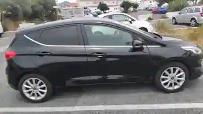 Ford Fiesta 2018 - 10000 EUR, 107000 km - AUTO.MOTO.pt - 107000km - foto 4 de 5