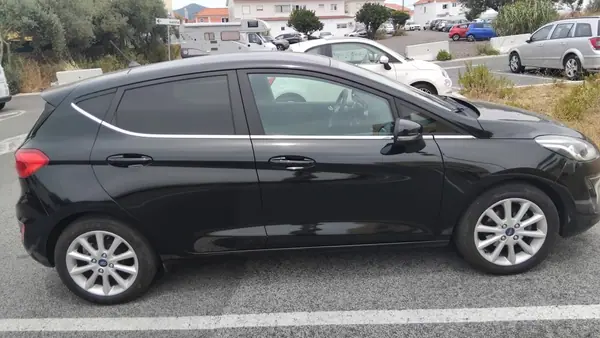 Ford Fiesta 2018 - 10000 EUR, 107000 km - AUTO.MOTO.pt - 107000km - foto 4 de 5