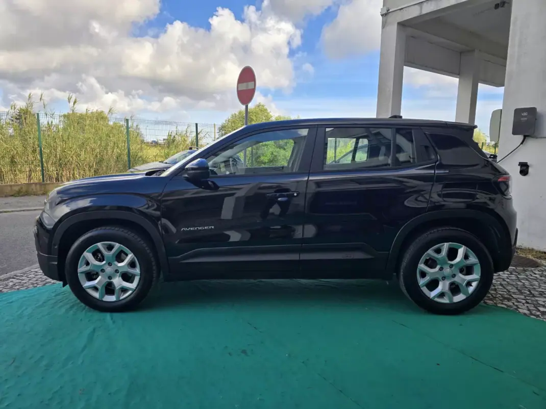 Jeep Avenger 2024 - 26450 EUR, 22000 km - AUTO.MOTO.pt - 22000km - foto 4 de 13