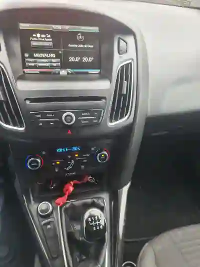 Ford Focus 2014 - 5000 EUR, 296000 km - AUTO.MOTO.pt - 296000km - foto 7 de 9