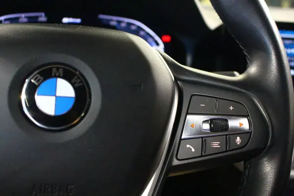 BMW 330 2019 - 22900 EUR, 140000 km - AUTO.MOTO.pt - 140000km - foto 20 de 30