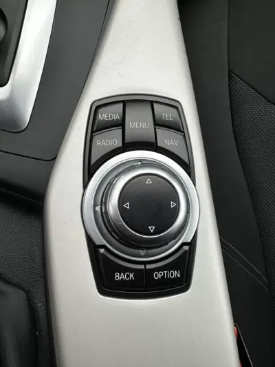 BMW 116 2016 - 17000 EUR, 220000 km - AUTO.MOTO.pt - 220000km - foto 39 de 51