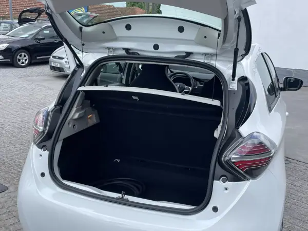 Renault Zoe 2020 - 14800 EUR, 56840 km - AUTO.MOTO.pt - 56840km - foto 12 de 42