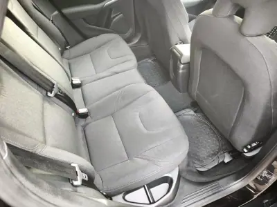 Volvo V40 Cross Country 2017 - 18500 EUR, 100000 km - AUTO.MOTO.pt - 100000km - foto 27 de 34