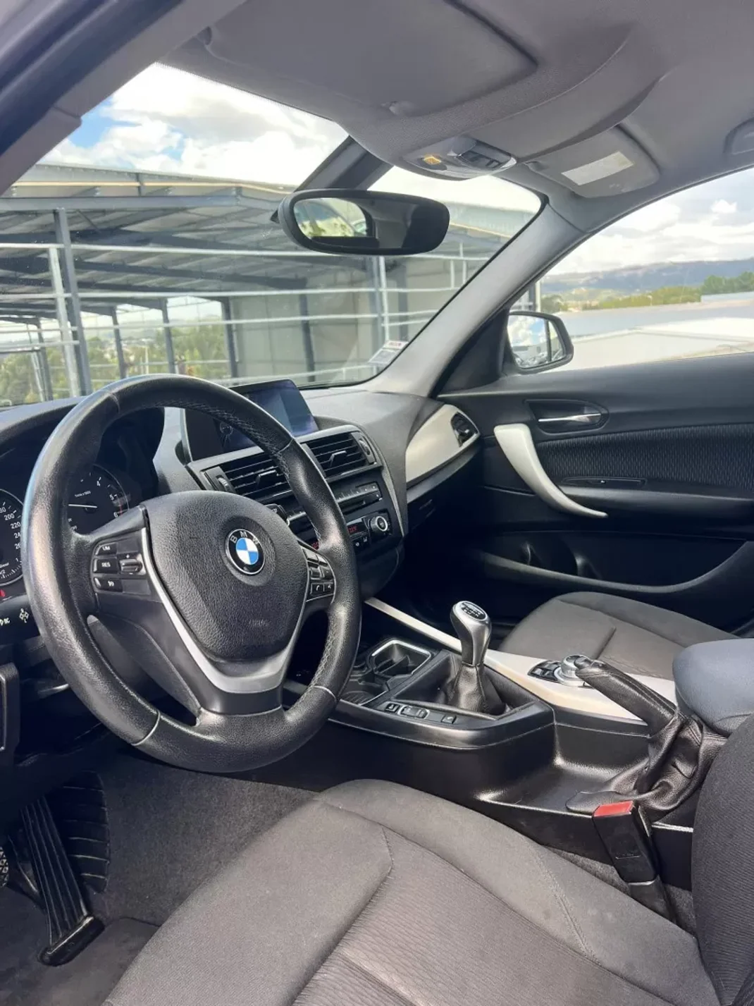 BMW 116 2015 - 12500 EUR, 282236 km - AUTO.MOTO.pt - 282236km - foto 6 de 9
