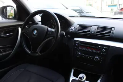BMW 118 2010 - 9900 EUR, 205380 km - AUTO.MOTO.pt - 205380km - foto 7 de 15