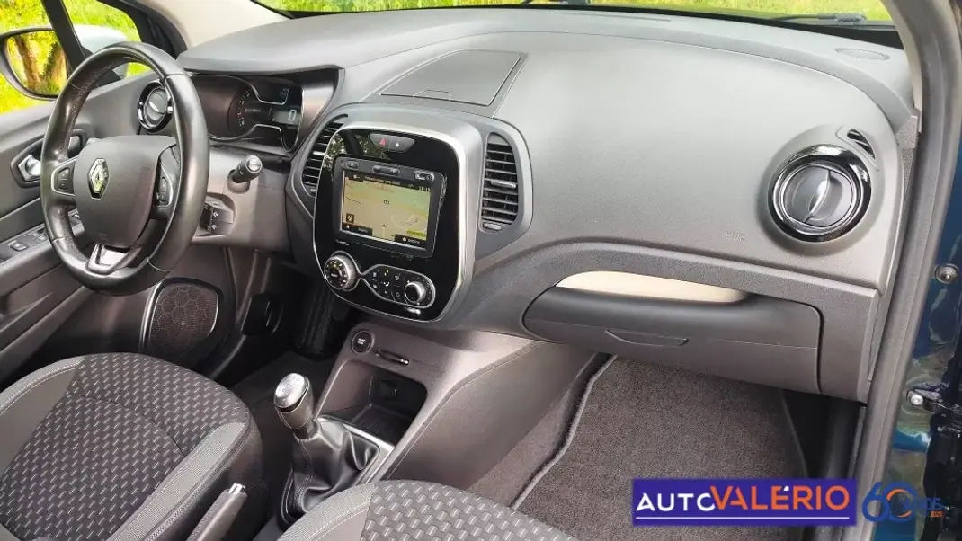 Renault Captur 2019 - 18950 EUR, 35775 km - AUTO.MOTO.pt - 35775km - foto 27 de 34
