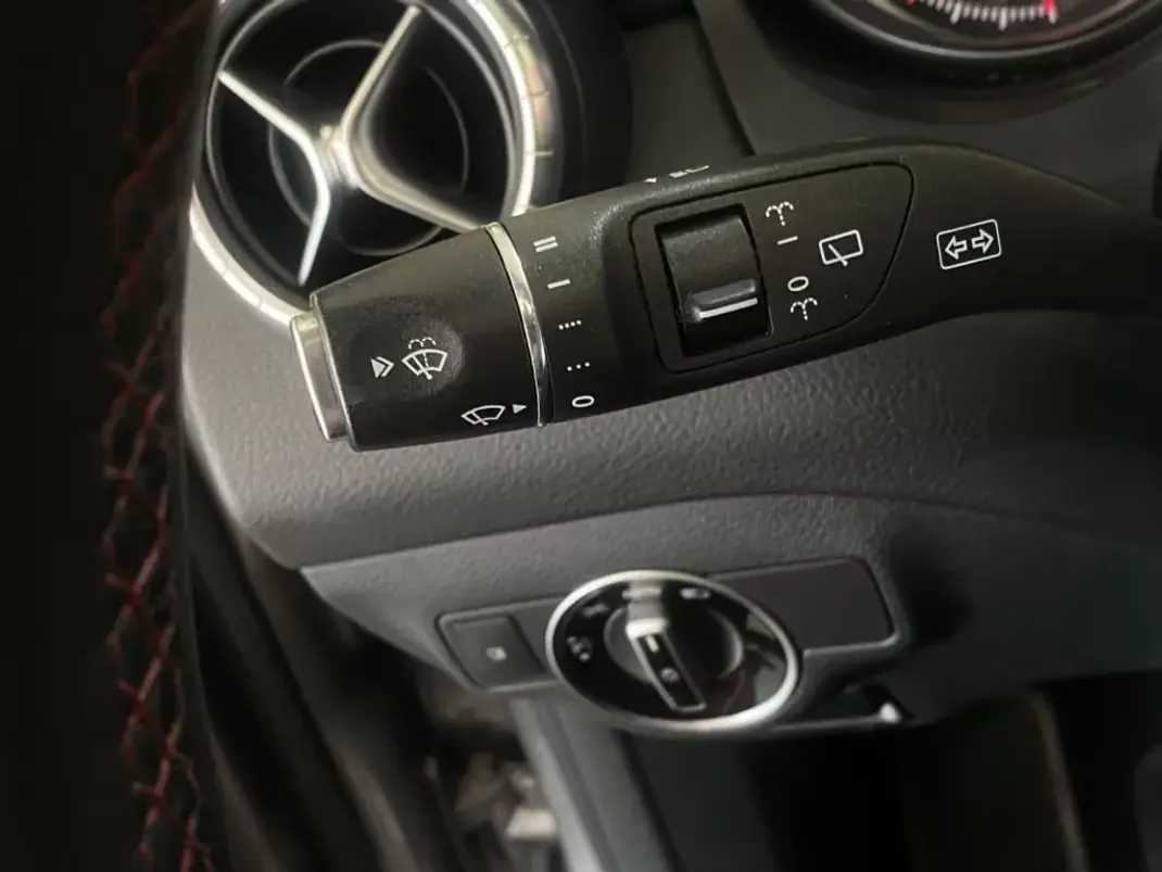 Mercedes-Benz CLA 180 2016 - 22900 EUR, 149000 km - AUTO.MOTO.pt - 149000km - foto 14 de 20
