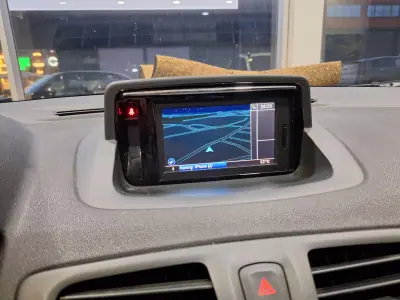 Renault Mégane Coupe 2013 - 9900 EUR, 177543 km - AUTO.MOTO.pt - 177543km - foto 7 de 17