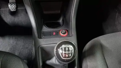 Volkswagen Up! 2016 - 8990 EUR, 150000 km - AUTO.MOTO.pt - 150000km - foto 8 de 22