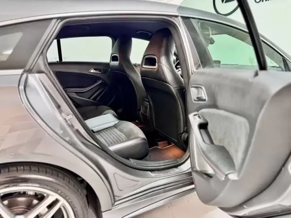 Mercedes-Benz CLA 180 2018 - 19950 EUR, 138000 km - AUTO.MOTO.pt - 138000km - foto 49 de 60