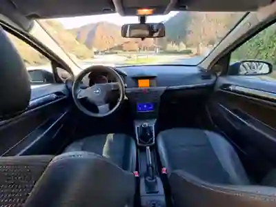 Opel Astra 2005 - 4500 EUR, 310000 km - AUTO.MOTO.pt - 310000km - foto 11 de 14